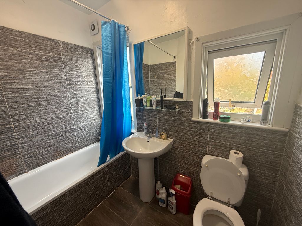 Property photo 3 of 4 Toilet