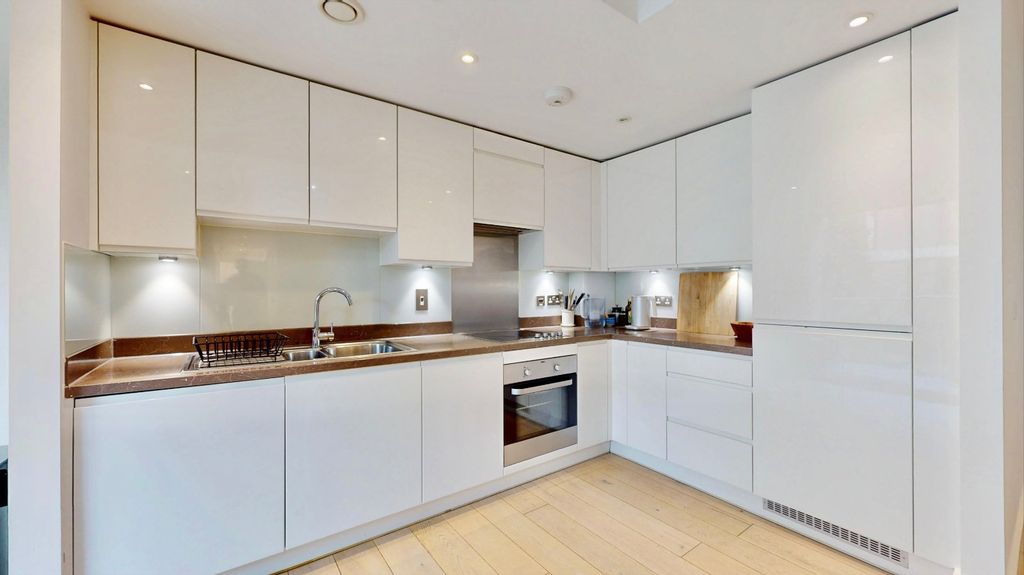 Property photo 2 of 24 Picture No. 15