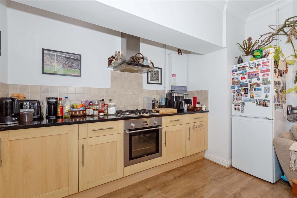 Property photo 3 of 11 Camber House_4.Jpg