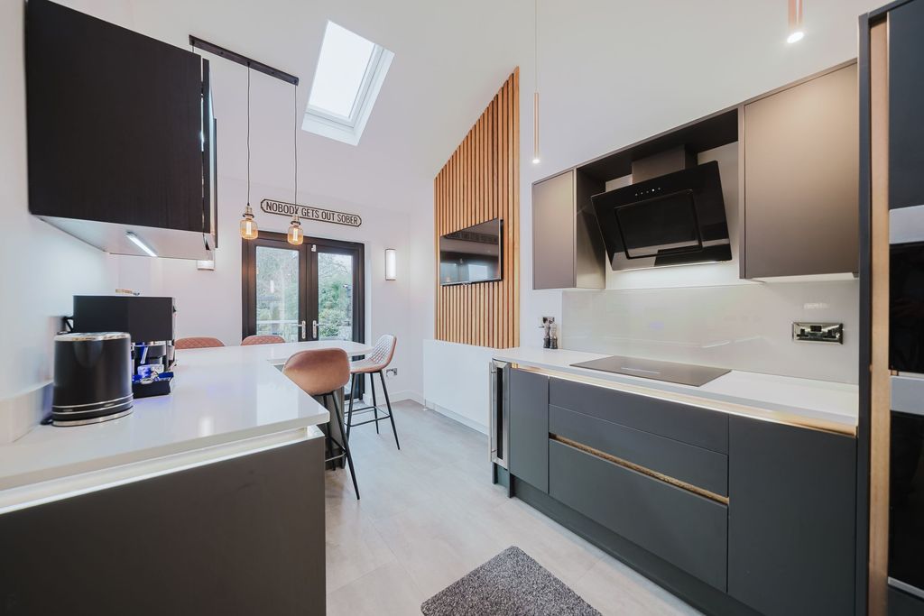 Property photo 3 of 26