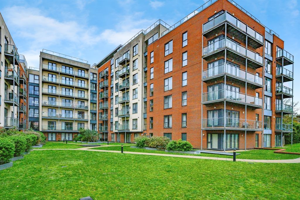 Property photo 1 of 11