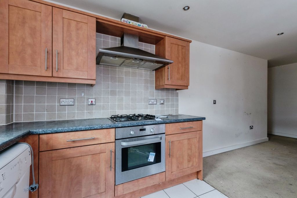 Property photo 2 of 16 Pbox-Img.Jpg