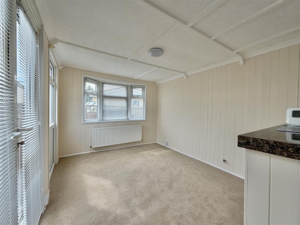 Property photo 3 of 12 Lounge