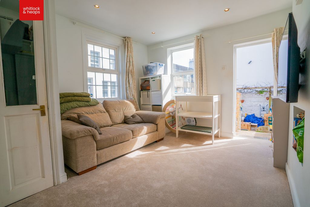 Property photo 3 of 20 61 Upper Gloucester Road-4 (1)