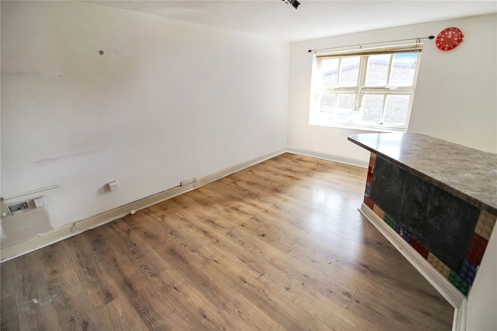 Property photo 3 of 9 Picture No. 01