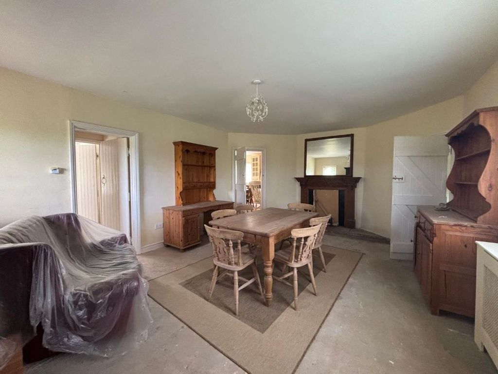 Property photo 2 of 23