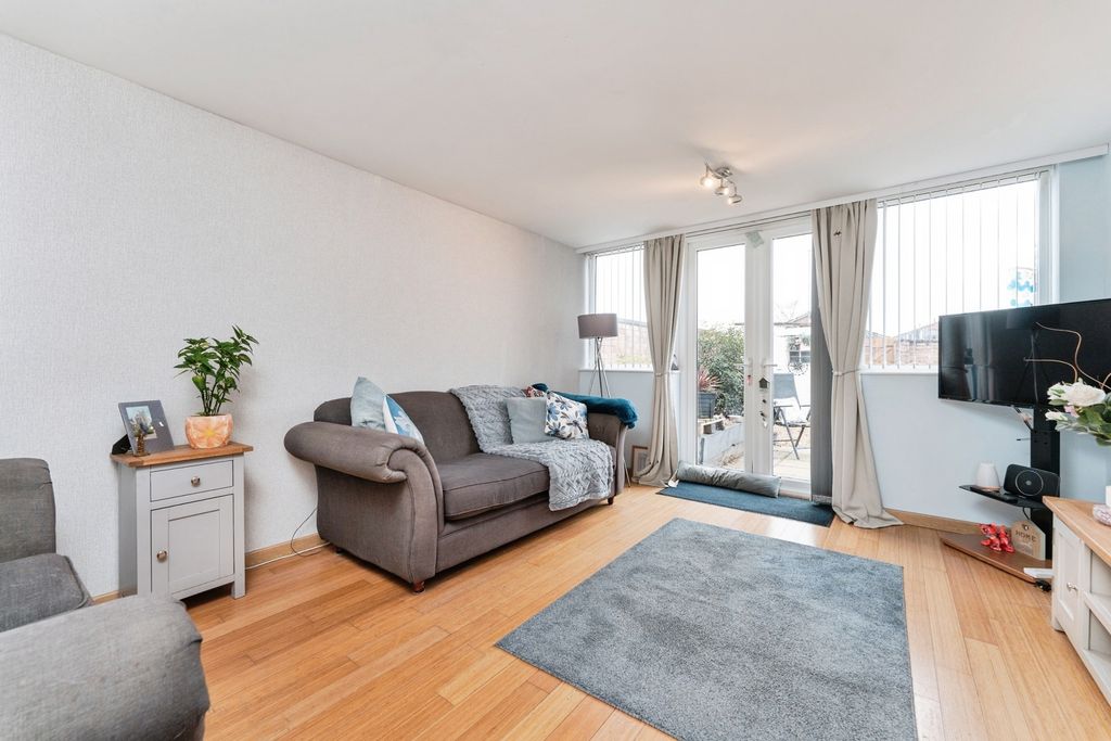 Property photo 3 of 19 Pbox-Img.Jpg