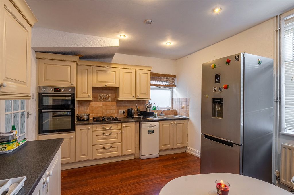 Property photo 2 of 22 Picture No. 17