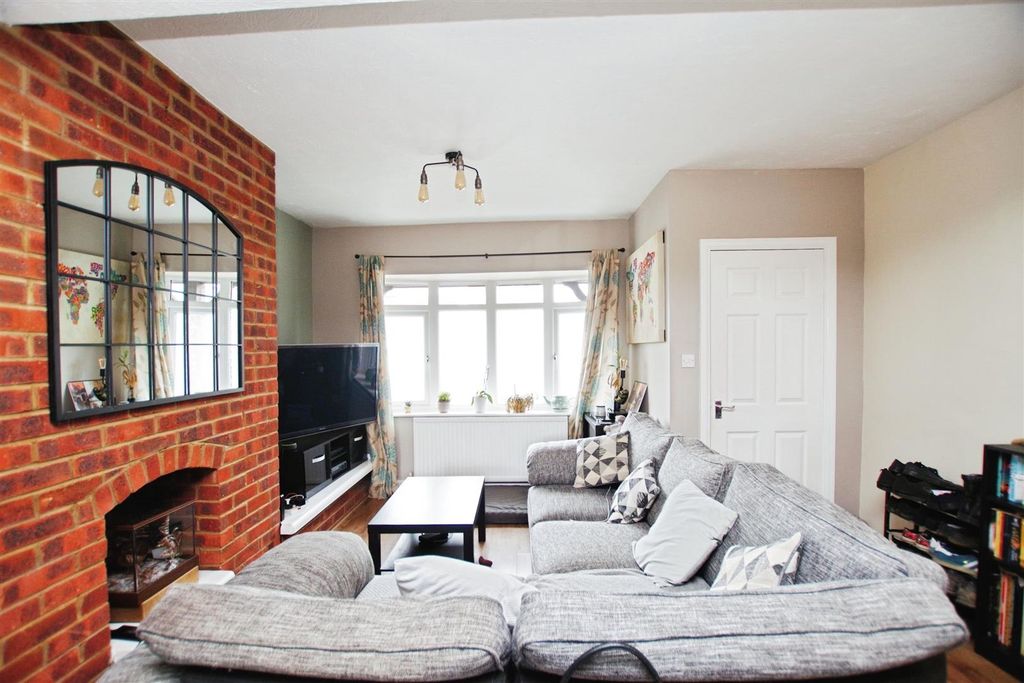 Property photo 3 of 13 Lounge/Diner