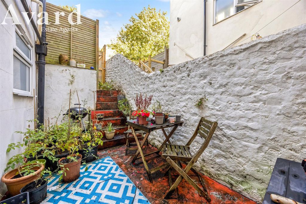 Property photo 3 of 19 Vere Road, 48A-017.Jpg
