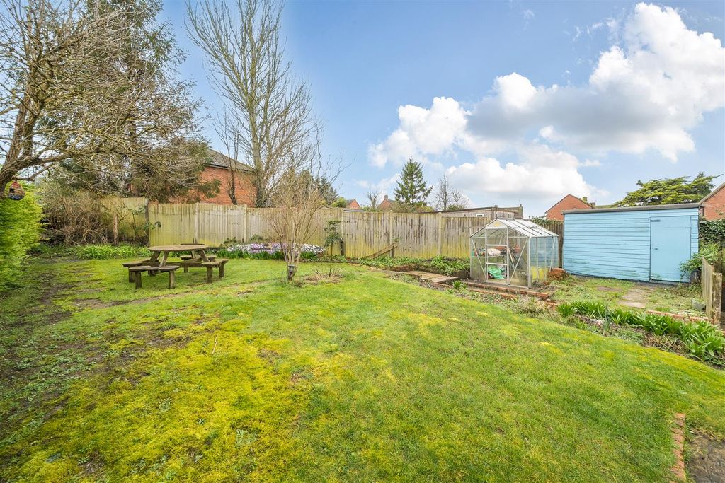 Property photo 2 of 17 Garden