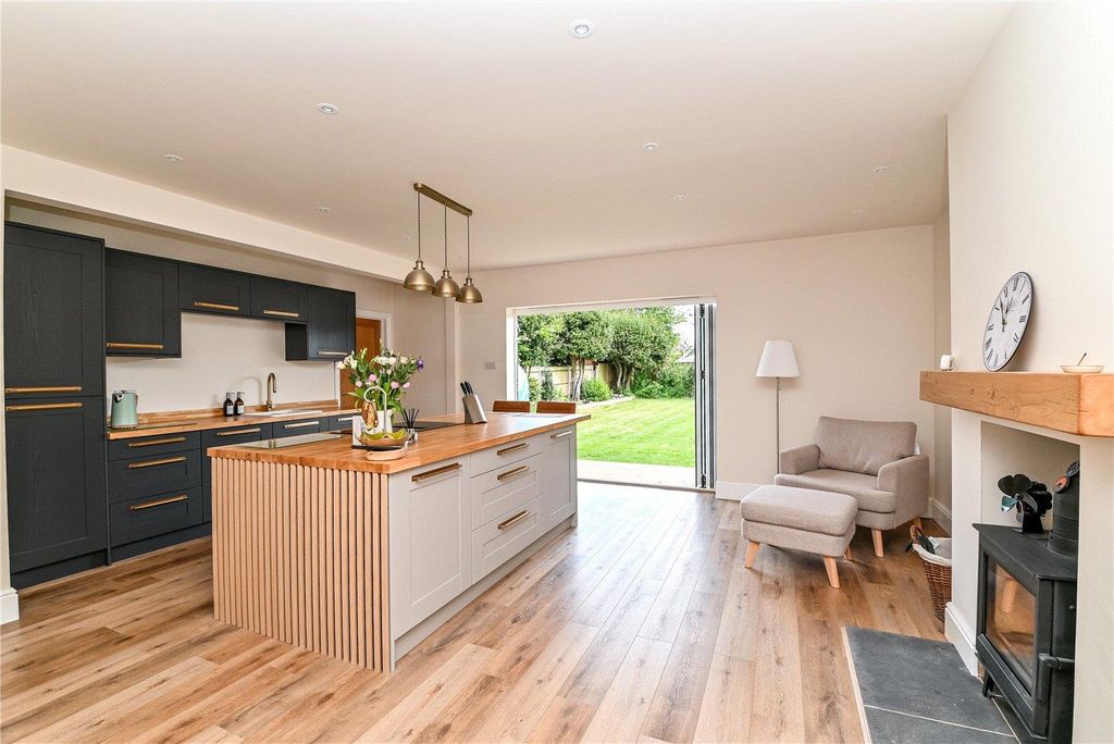 Property photo 2 of 30 Picture No. 03