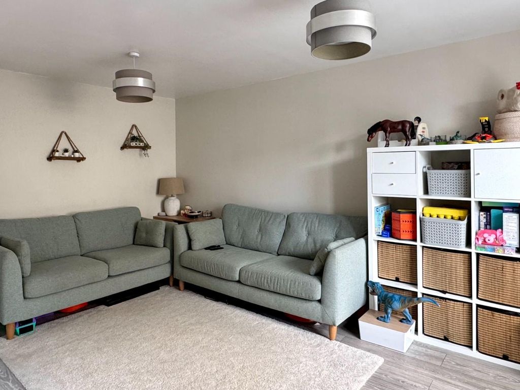 Property photo 2 of 16 Lounge