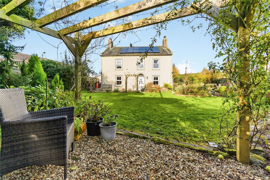 Property photo 1 of 12 Outside