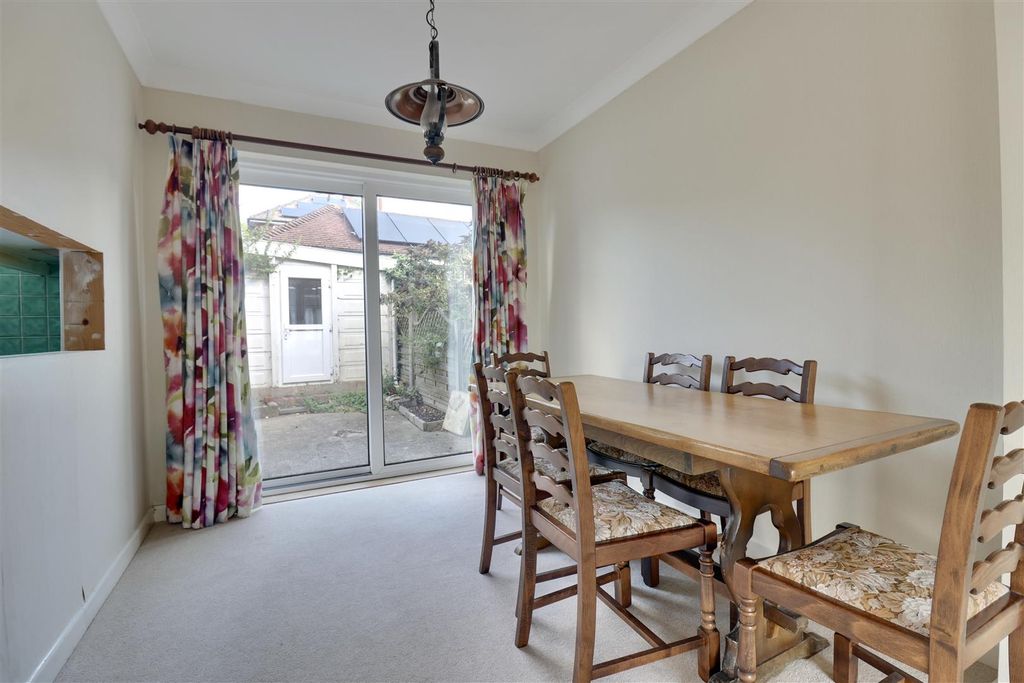 Property photo 3 of 13 D3B2Eabe-A01C-4D9F-Ab18-B4F77Aea79EE_1_201_A.Jpeg