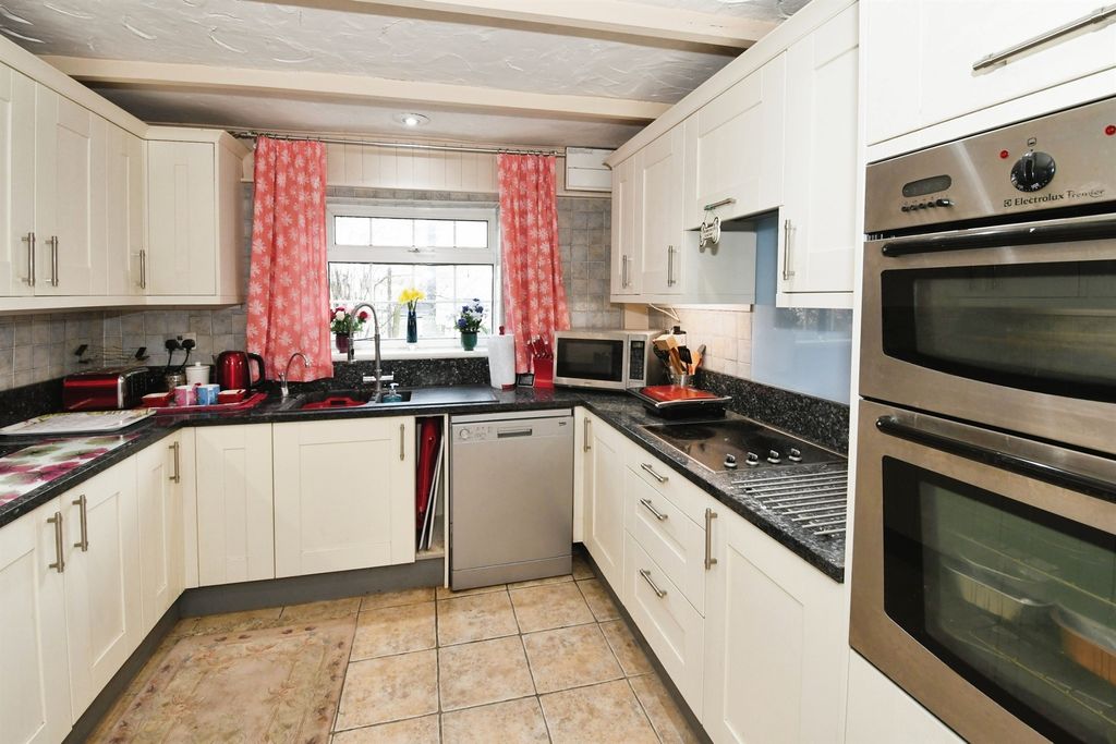 Property photo 3 of 17