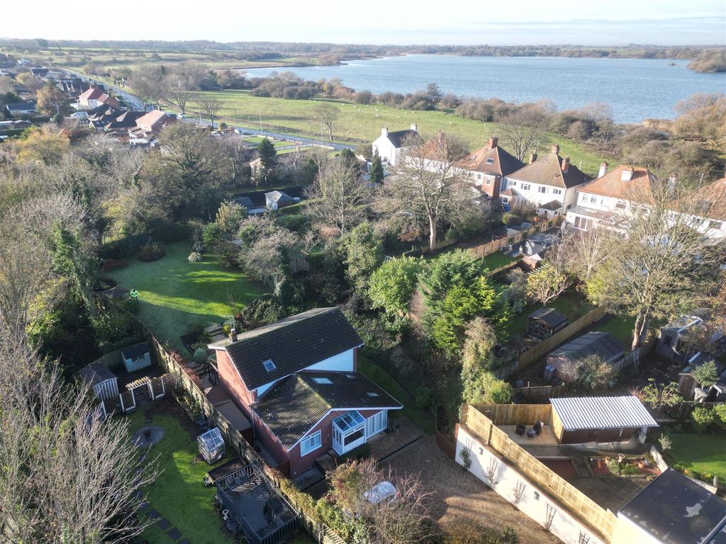 Property photo 2 of 43