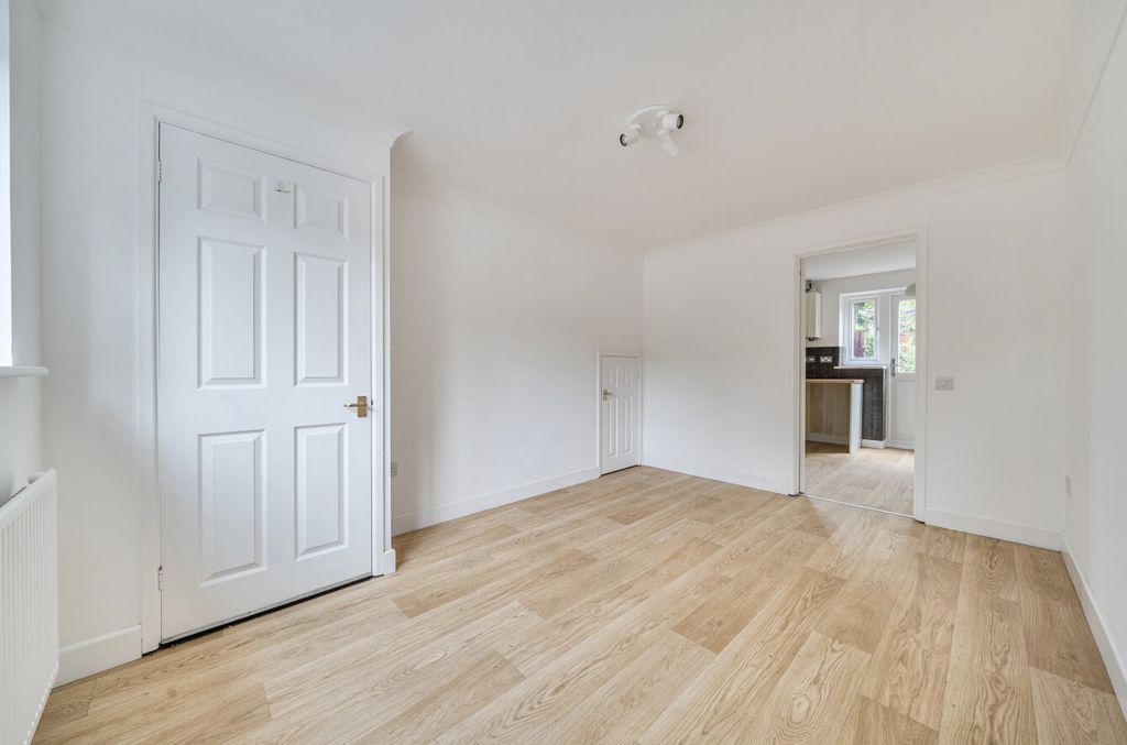 Property photo 3 of 9 1481616-9-6A33Bc1...