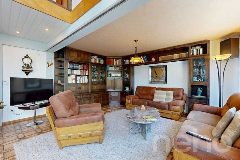 Property photo 2 of 12