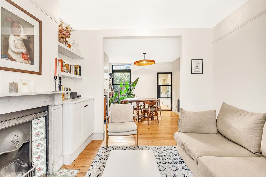 Property photo 2 of 25 Denmarkst_057.Jpg