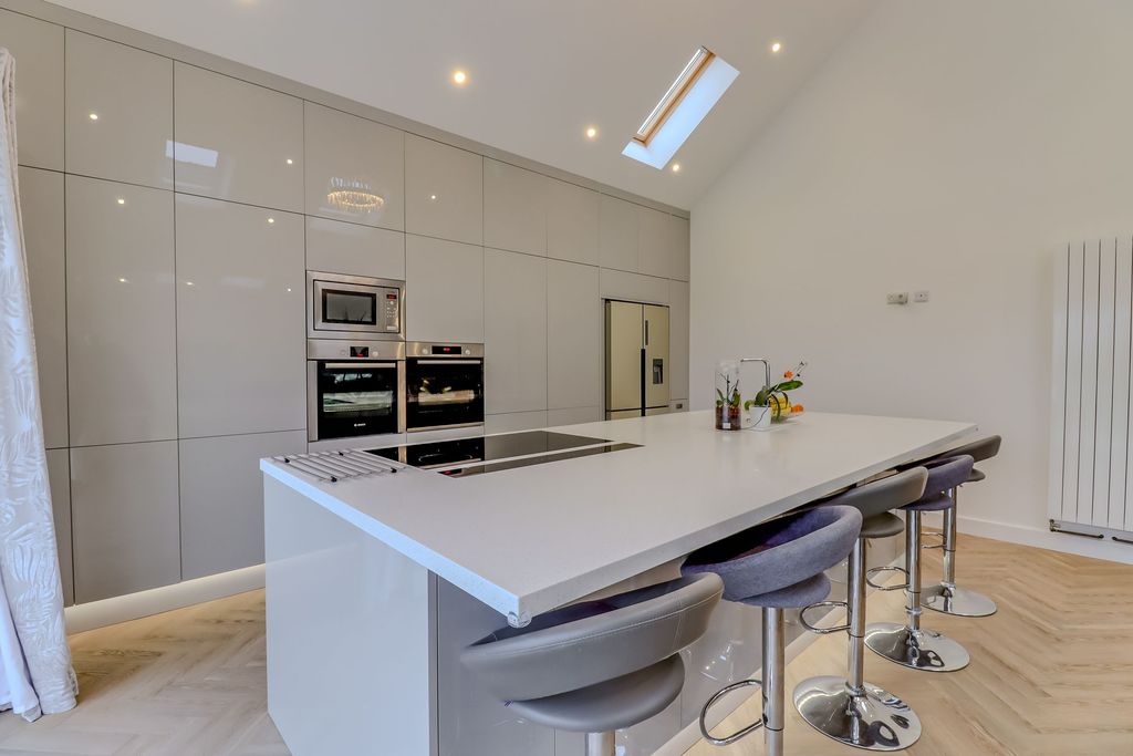 Property photo 3 of 22