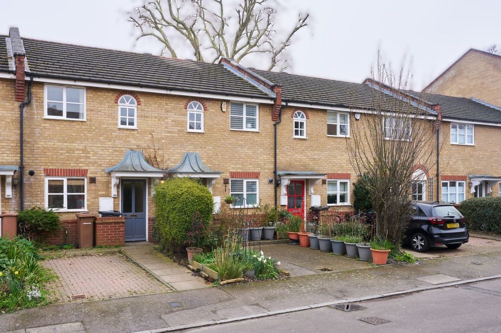 Property photo 1 of 13 Jackson Close E9