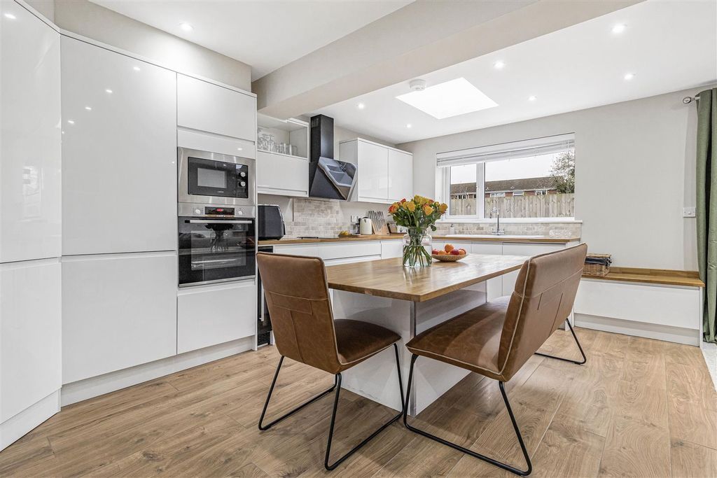 Property photo 2 of 19 10_77340-1.Jpg