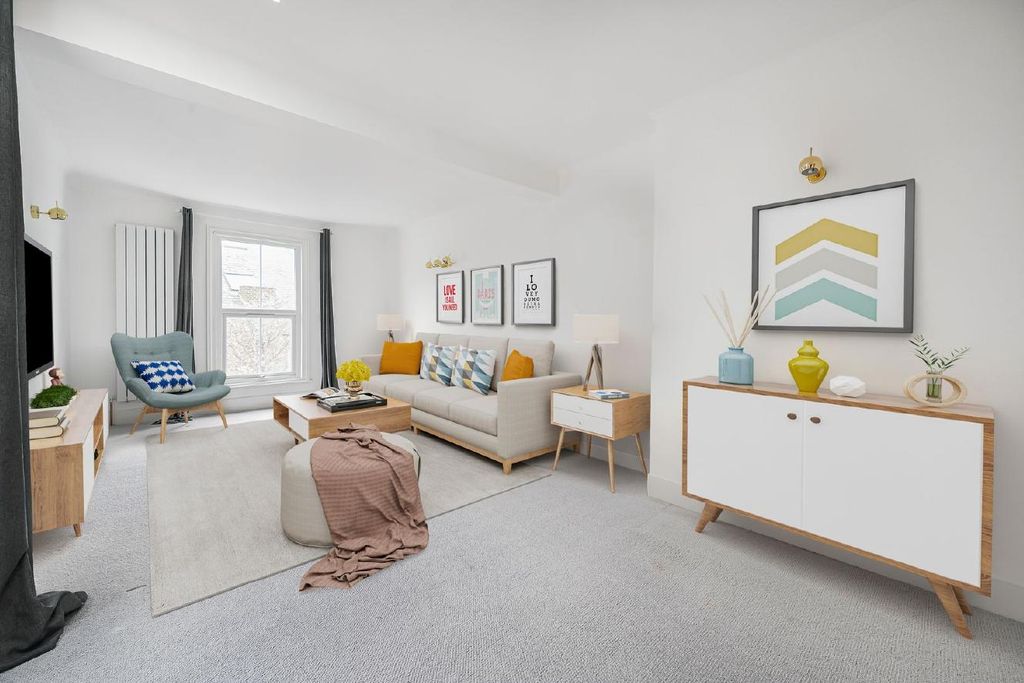 Property photo 3 of 8 Picture 3