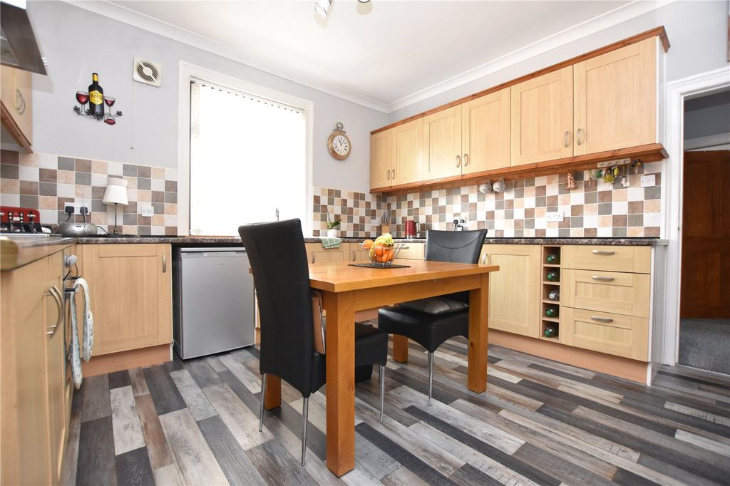 Property photo 2 of 20 Picture No. 12