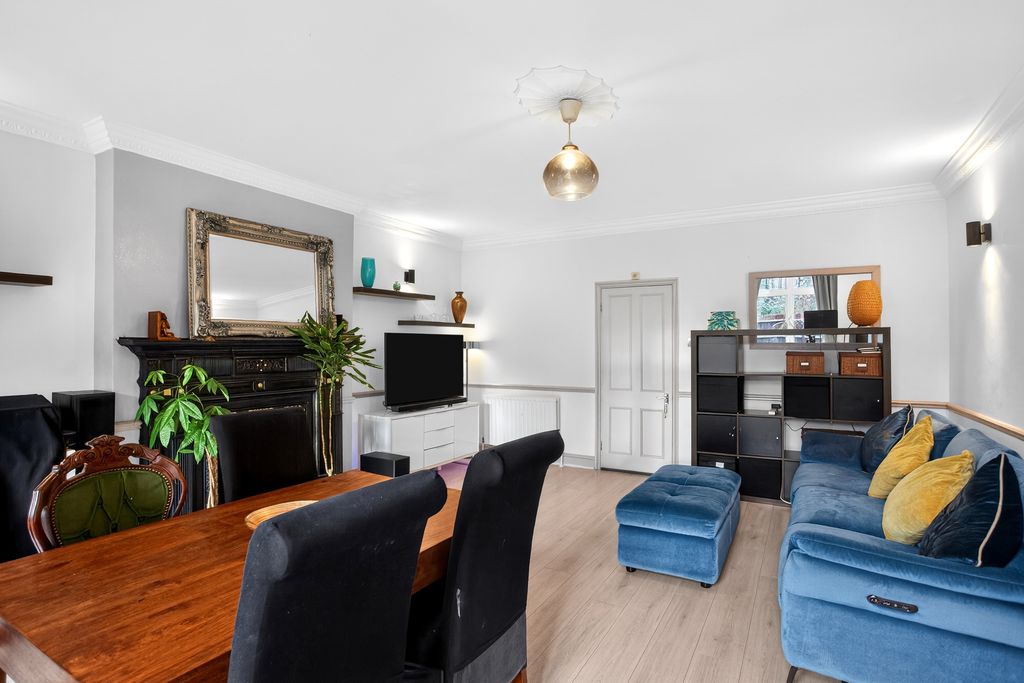 Property photo 2 of 23