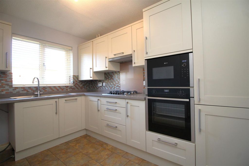 Property photo 2 of 11 Kitchen 2 .Jpg