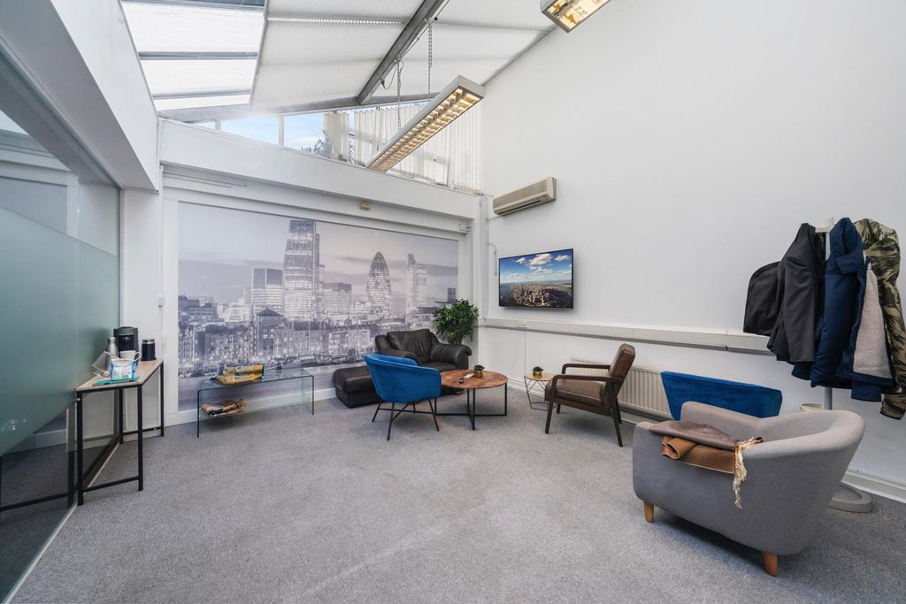 Property photo 3 of 9