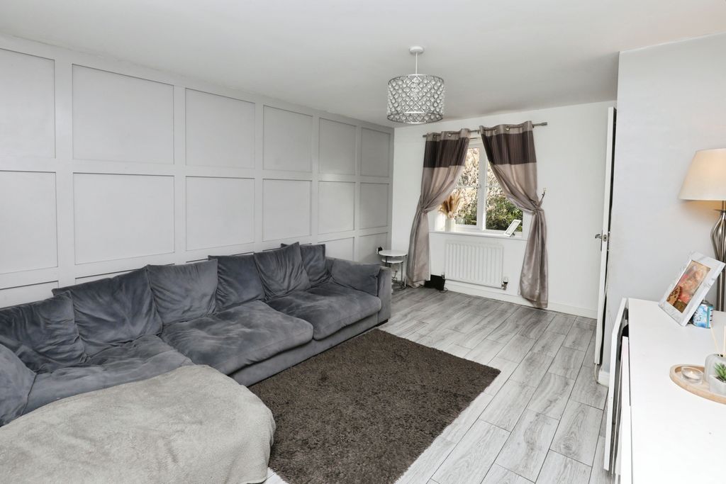 Property photo 3 of 15 Lounge