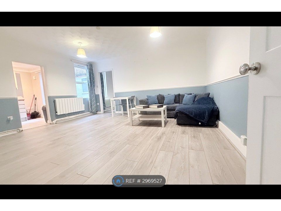 Property photo 1 of 23 Flat 3 Lounge/Diner