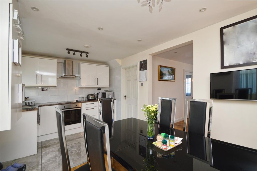 Property photo 2 of 12 Kitchen/Dining Room