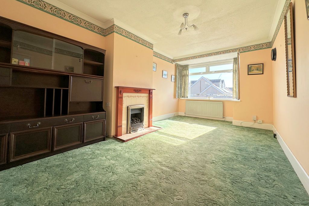 Property photo 2 of 22 Lounge