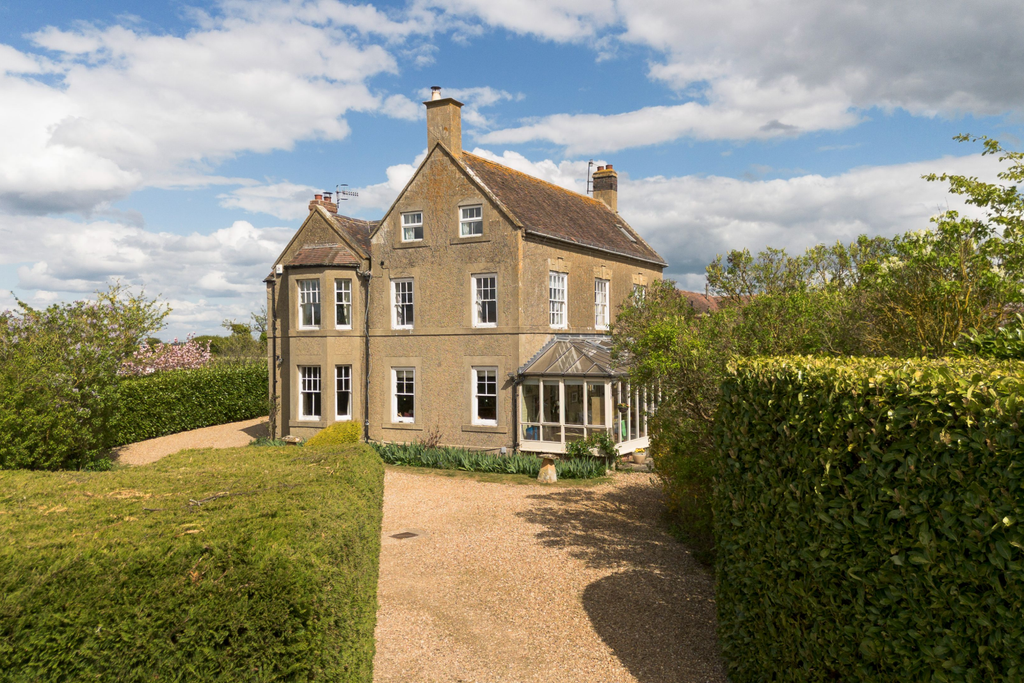 Property photo 1 of 34
