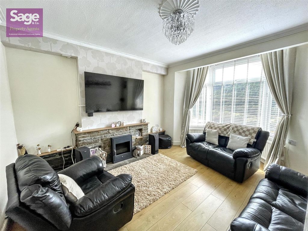 Property photo 2 of 33