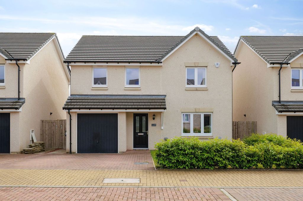 Property photo 1 of 44