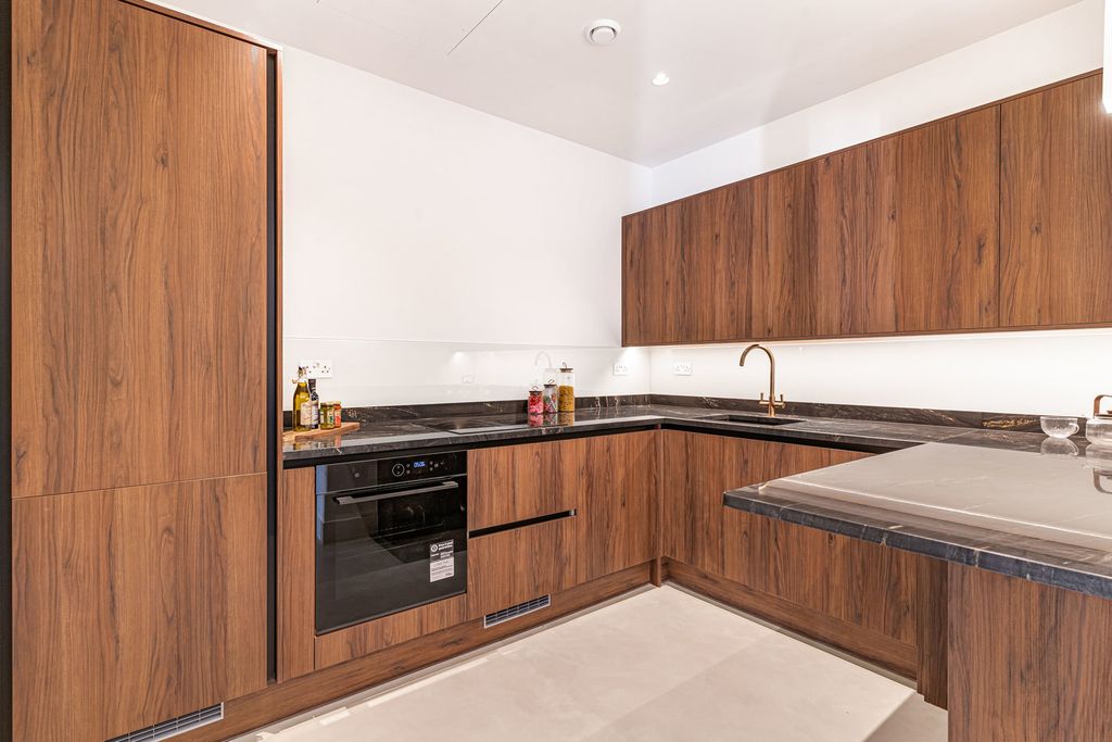 Property photo 2 of 26 Reception/Kitchen