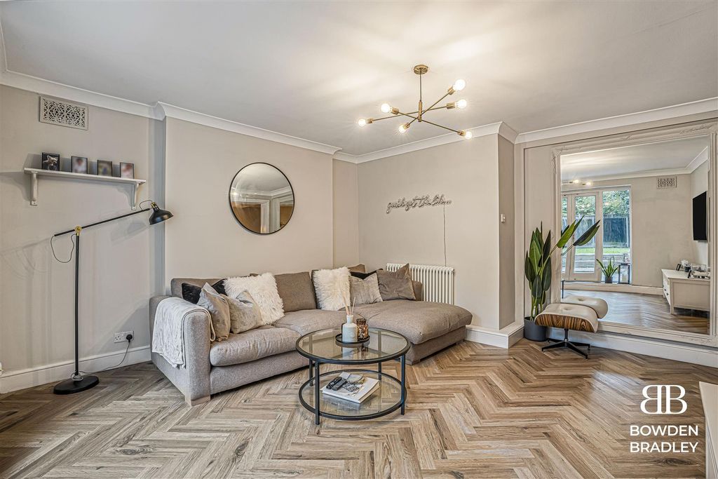 Property photo 1 of 16 Living Room