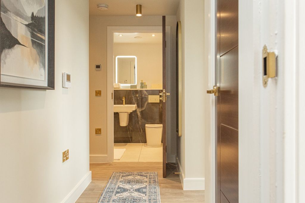Property photo 3 of 8 Show Home