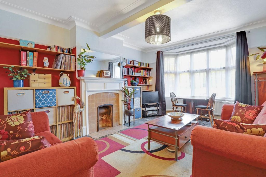 Property photo 2 of 12 11-3Ad1Jhpropworld - 8 Fountain Court - 1-Medium.J