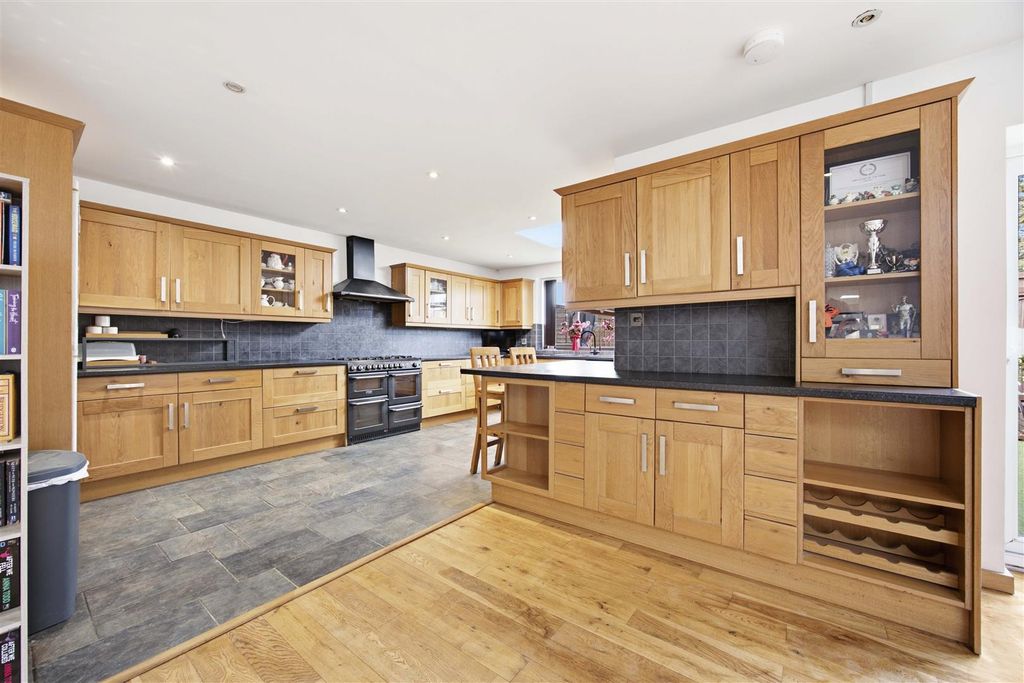 Property photo 3 of 30