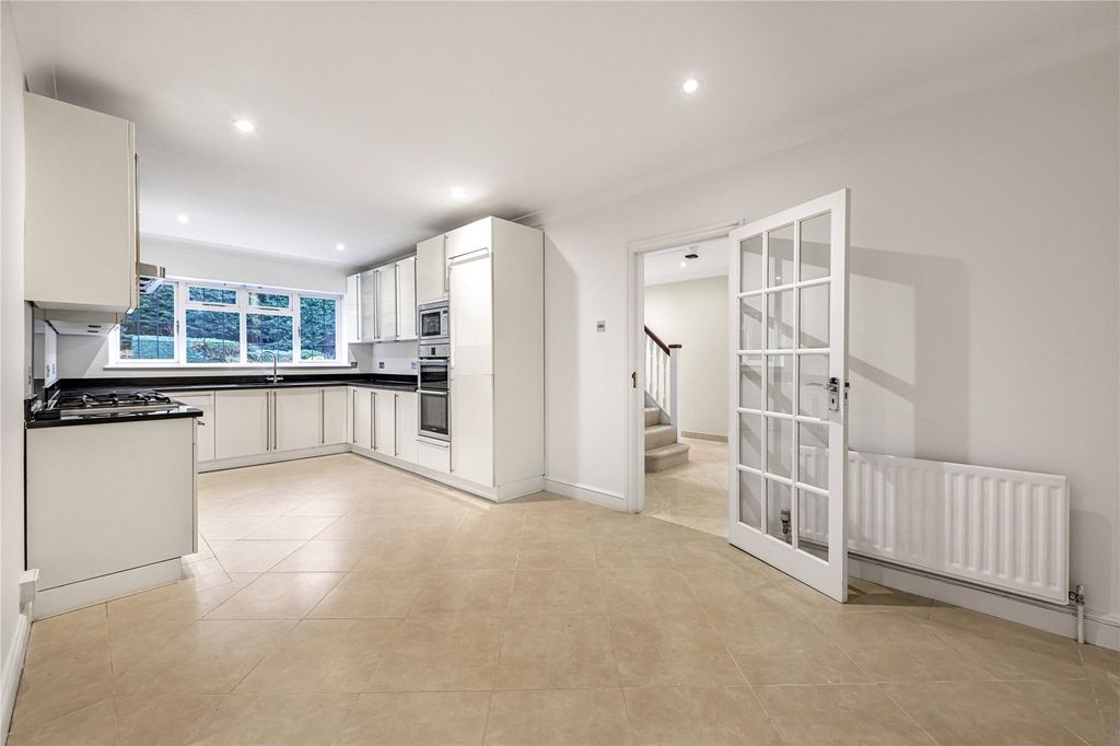 Property photo 2 of 18 Kitchen