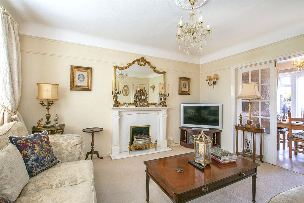 Property photo 3 of 14 Lounge