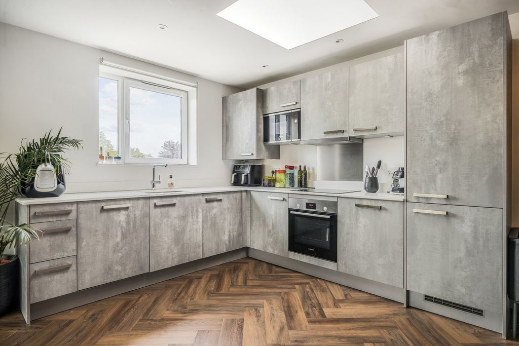 Property photo 3 of 27 Kitchen