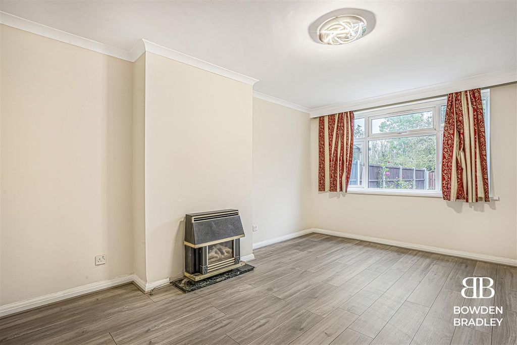 Property photo 2 of 12 Living Room