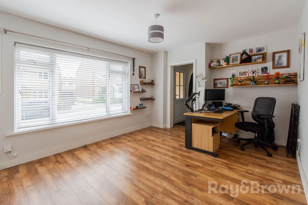 Property photo 2 of 42
