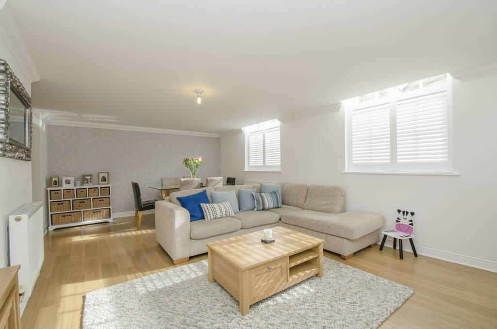 Property photo 2 of 21 Lounge / Diner